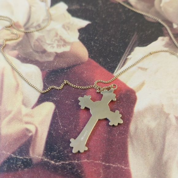 Gold 20/14kgf Cross Pendant Necklace - Picture 7 of 11